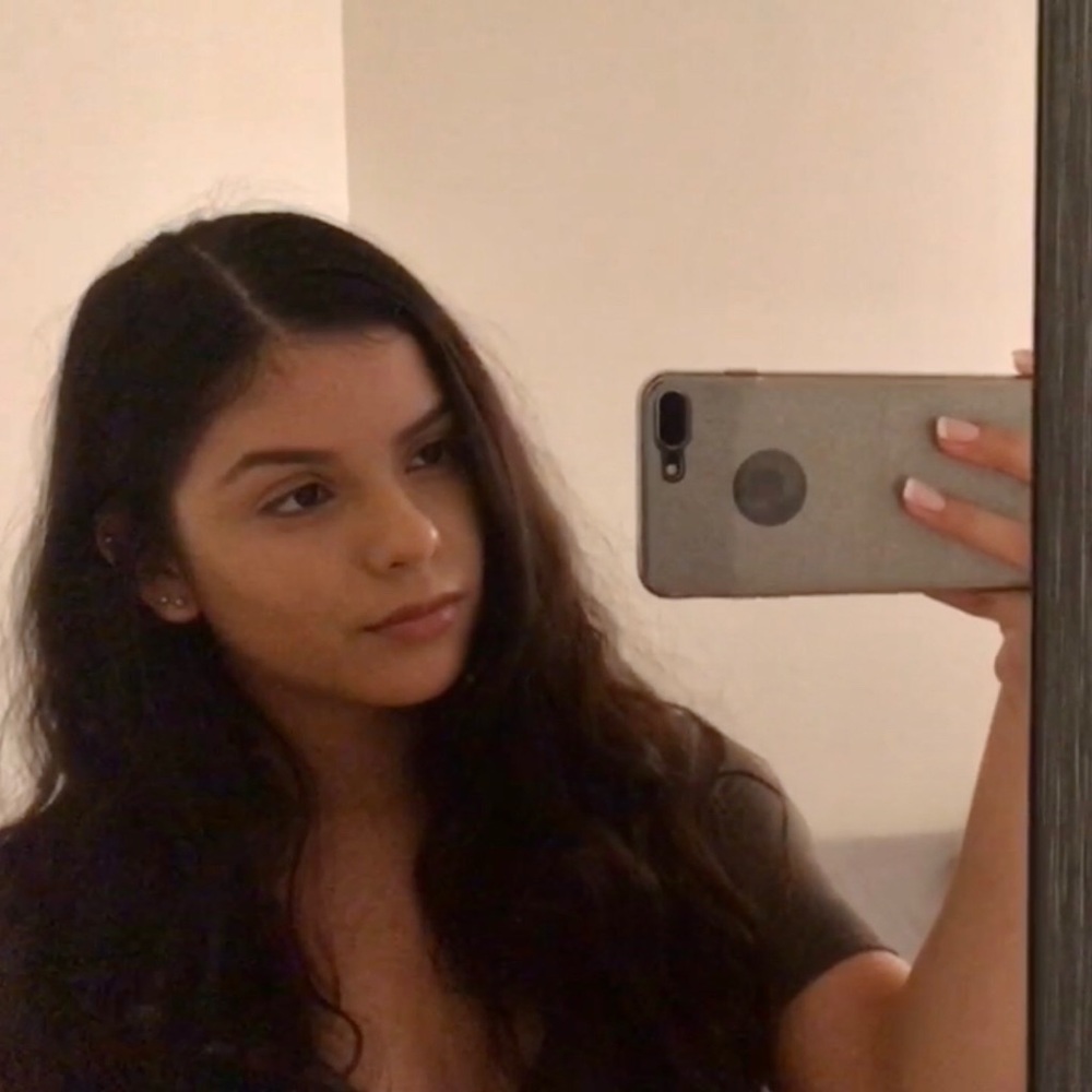 Meet your Posher, Alejandra